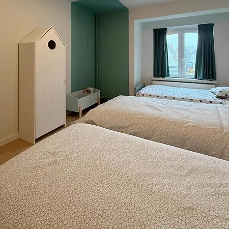 2 Bedroom Cozy In Lägenhet De Haan