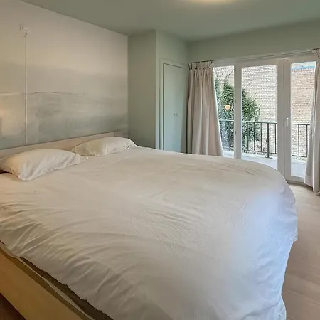 2 Bedroom Cozy In Lägenhet De Haan