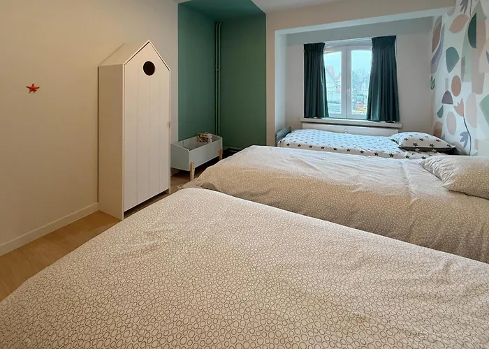 2 Bedroom Cozy In Lägenhet De Haan