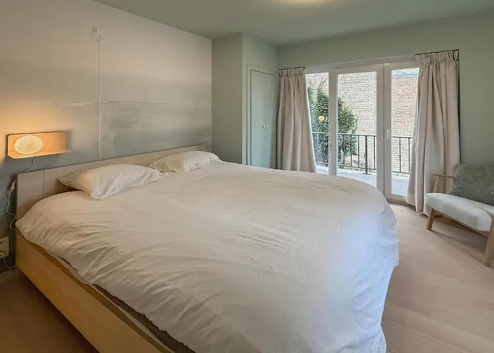 2 Bedroom Cozy In Lägenhet De Haan