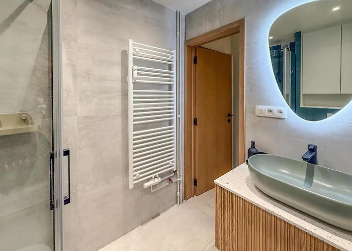 2 Bedroom Cozy In Lägenhet De Haan